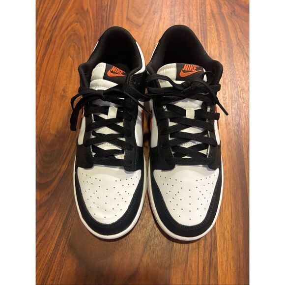 Nike Men's Black & White Dunk Low Retro Lace-up Red Swoosh Sneakers Sz 8.5 NWOT - Picture 2 of 10
